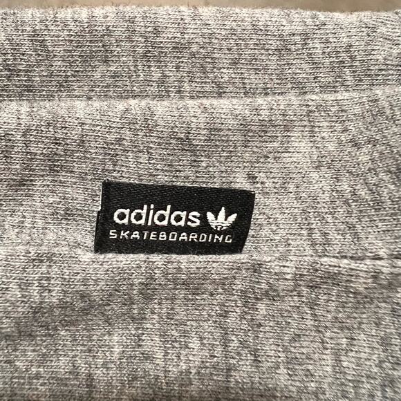 Adidas Mens T-Shirt Trefoil Graphic Logo Active Skate Short Sleeve Tee Gray 2XL - Picture 4 of 8